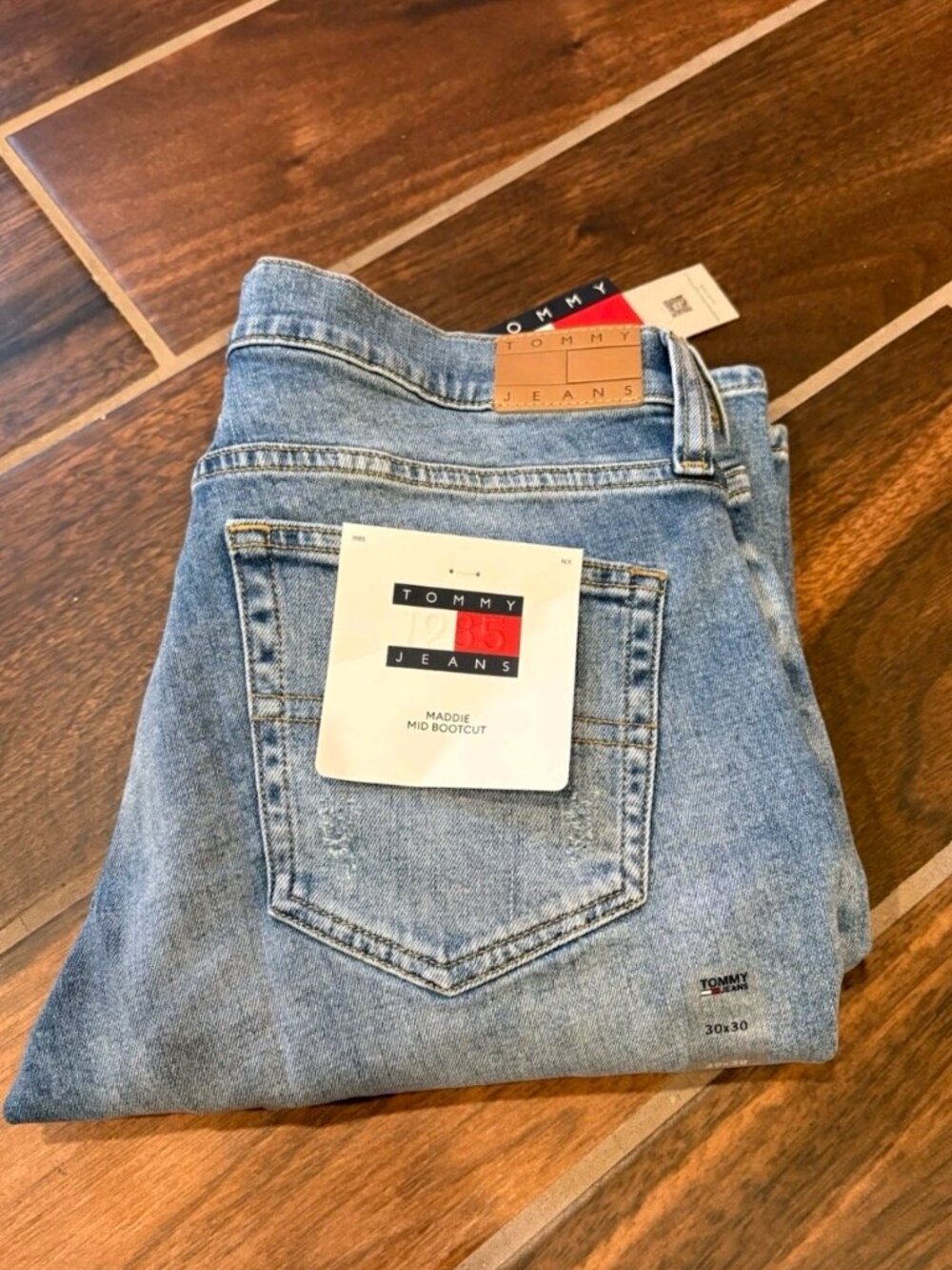 Tommy Hilfiger Women's Distressed Maddie Mid Bootcut Jeans